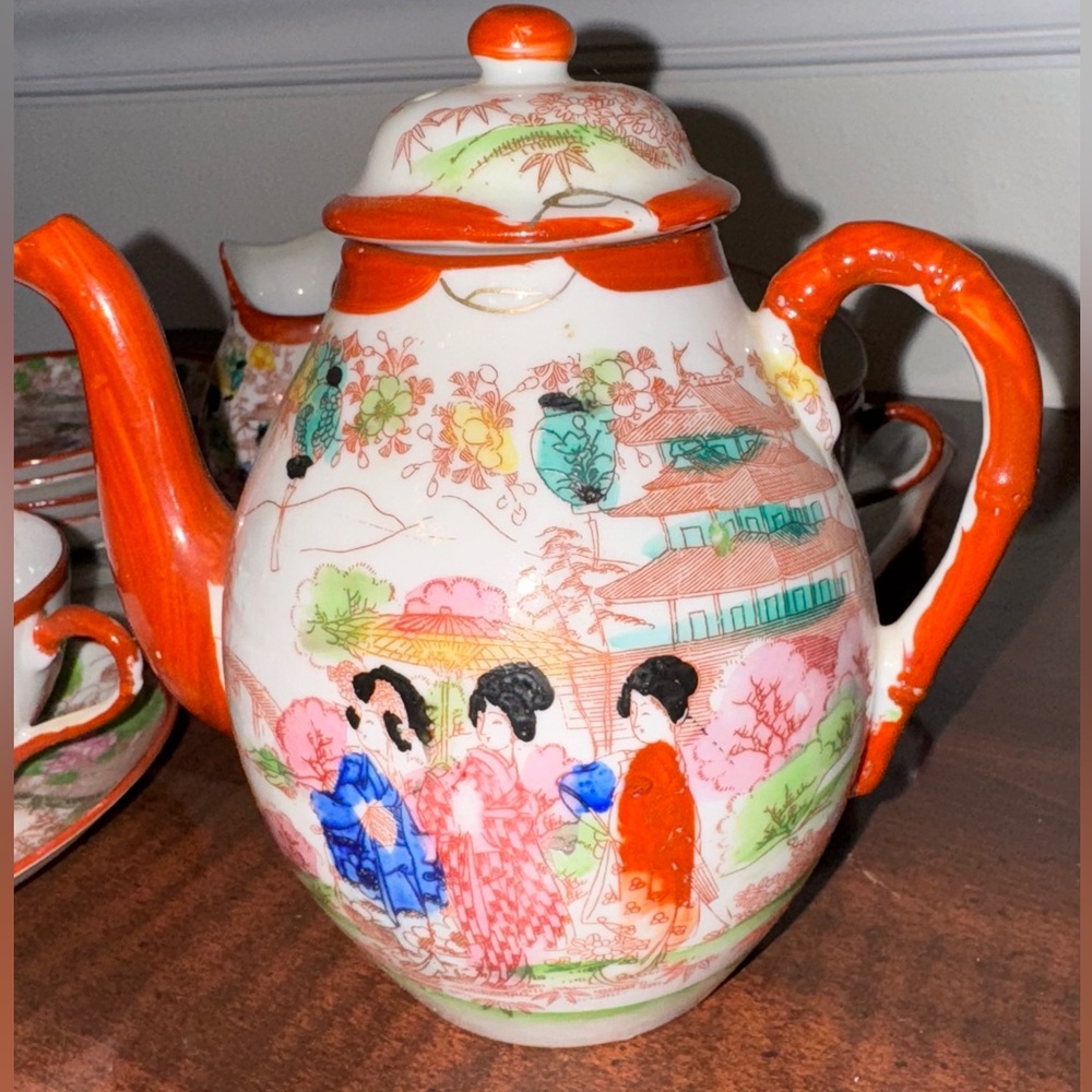 Vintage Japanese Porcelain Tea Set – Hand-Painted Geisha - Picture 5 of 13